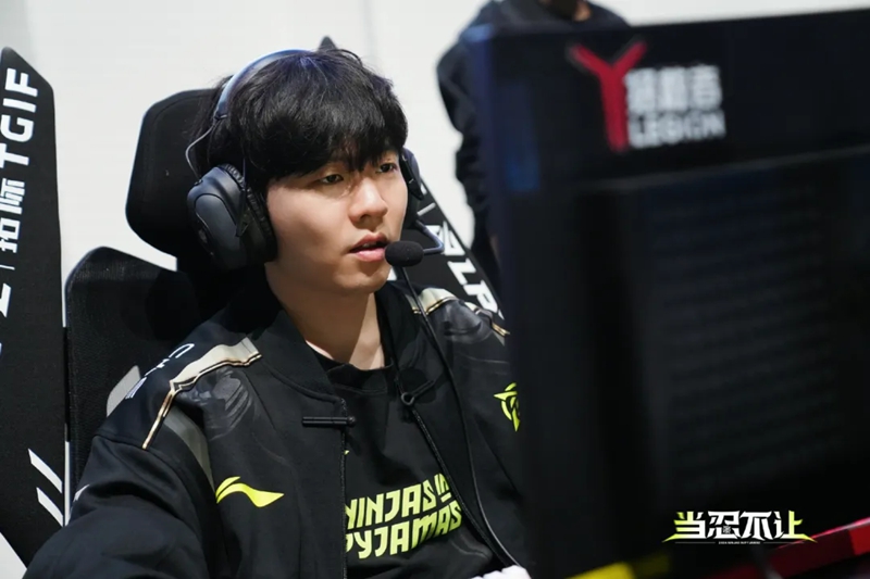 九游娱乐-包含Rookie迎来二十赛季高光表现,FPX球迷沸腾!的词条