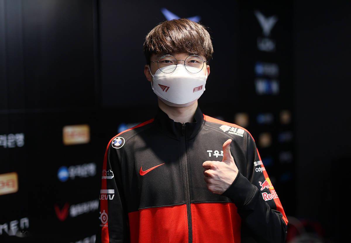 九游娱乐- lol塞恩表情包 