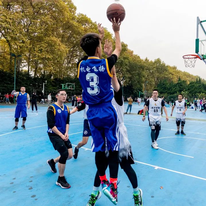 九游娱乐-穆古鲁扎回归赛场，出色防守首场状态亮眼，德国队观众沸腾！的简单介绍