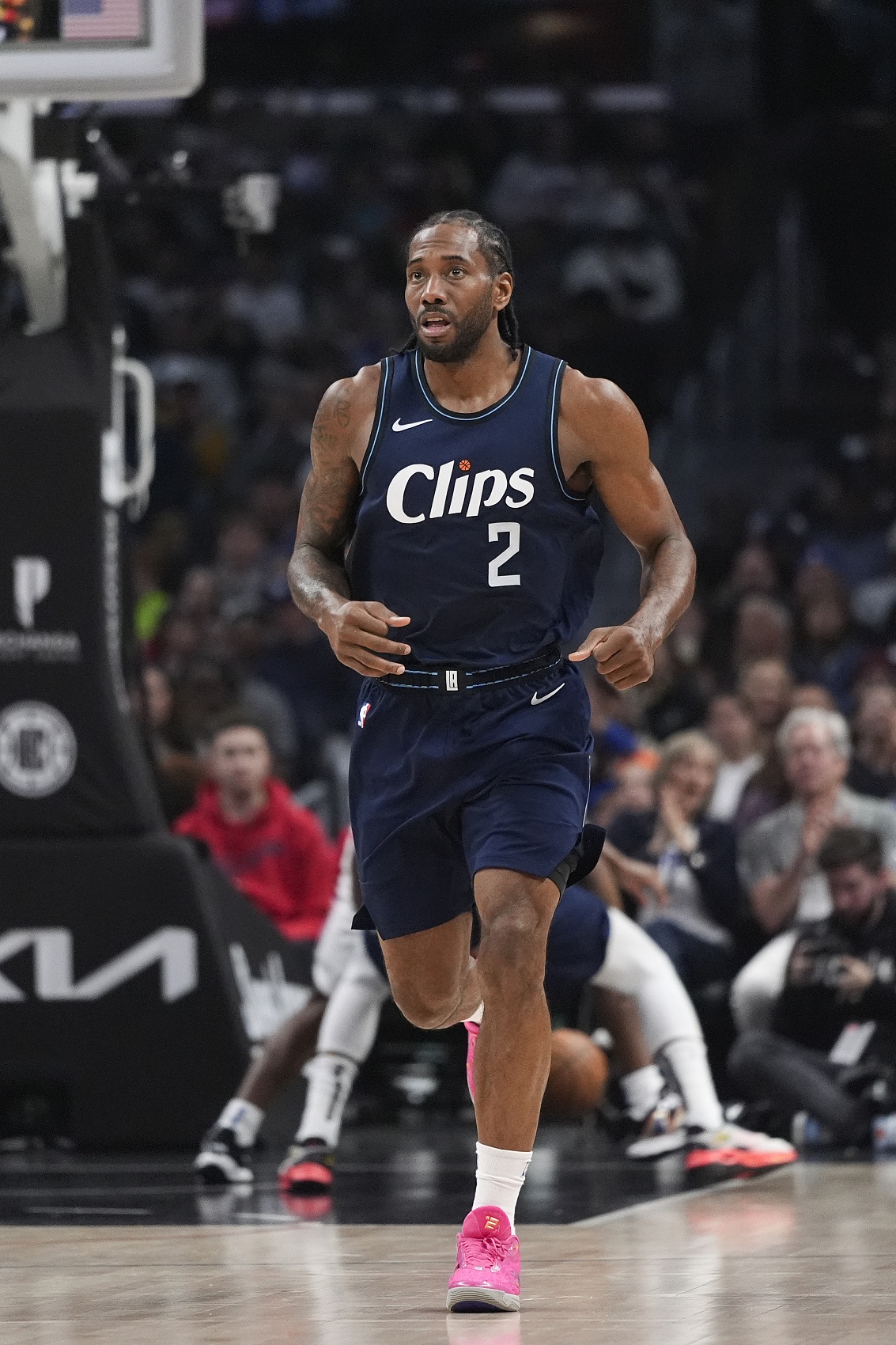 九游娱乐- 詹姆斯在独行侠比赛中突破纪录,败北引发热议的原因 